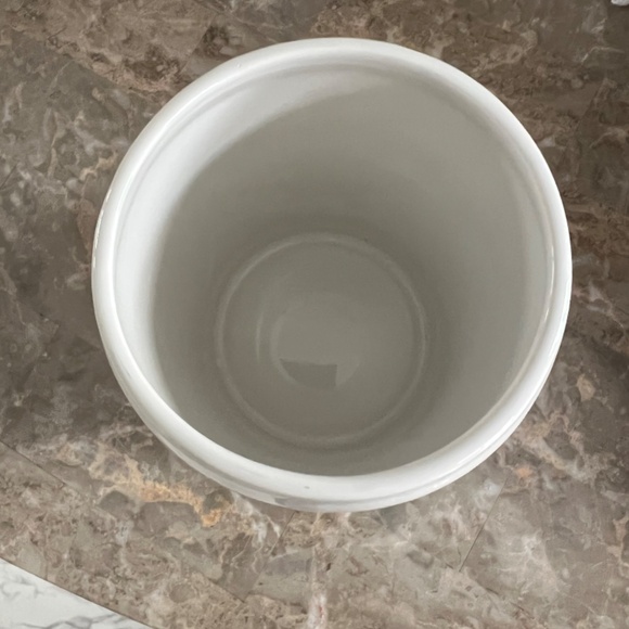 2005 'Skating Polar Bears' Canister - Picture 4 of 6